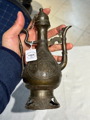Une verseuse pour le marché islamique et un vase de forme 'gu' en bronze, Chine, Ming — photo 11