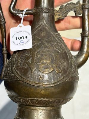 Une verseuse pour le marché islamique et un vase de forme 'gu' en bronze, Chine, Ming — photo 14