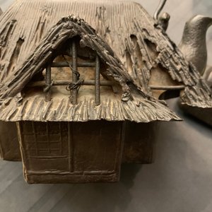 Une verseuse tetsubin en fonte de fer en forme de cabane, Japon, Meiji, 19ème — photo 10