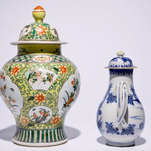Une verseuse, un vase et huit assiettes en porcelaine de Chine, 18/19ème — photo 10