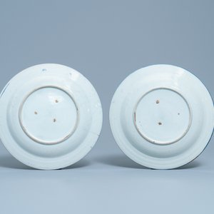 Une verseuse, une paire de plats et une coupe ovale en porcelaine d'Arita en bleu et blanc, Japon, Edo, 17/18ème — photo 3