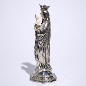Une Vierge à l'Enfant en argent et ivoire, Pays-Bas, vers 1900 — photo 3