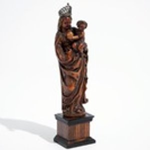 Une Vierge à l'Enfant en buis sculpté et doré sur socle en palissandre, 16/17ème — photo 7