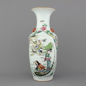 Vaas in Chinees porselein met Onsterfelijken, famille rose, 19e-20e eeuw — foto 1