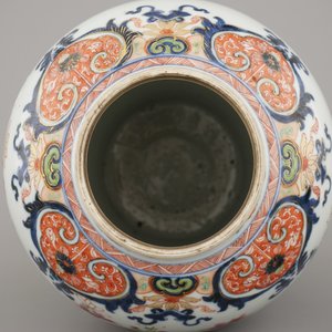Vaas met deksel in Chinees porselein met bloemendecor in Imari palet, Qianlong, 18e — foto 7