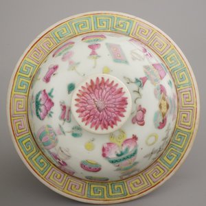Vaas met deksel in Chinees porselein met voorwerpen van een geleerde, famille rose, 19e eeuw — foto 11