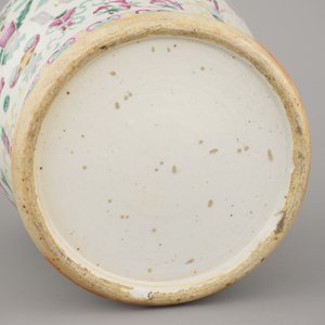 Vaas met deksel in Chinees porselein met voorwerpen van een geleerde, famille rose, 19e eeuw — foto 12