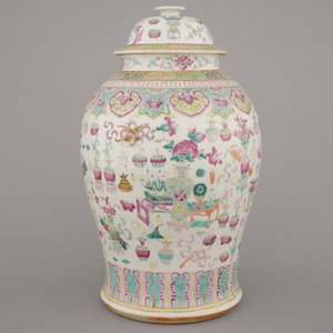 Vaas met deksel in Chinees porselein met voorwerpen van een geleerde, famille rose, 19e eeuw — foto 2