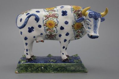 Vache en faïence de Delft, polychrome, 18e