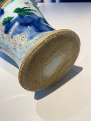 Vase à décor d'immortels en porcelaine de Chine wucai, époque Transition — photo 12