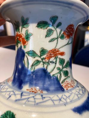 Vase à décor d'immortels en porcelaine de Chine wucai, époque Transition — photo 5