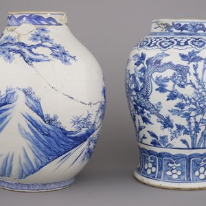 Vase à décor dragon en porcelaine de Chine, bleu et blanc et vase japonaise avec tigre, 19e — photo 9