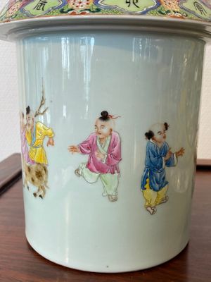 Vase à deux parties amovibles et ajouré en porcelaine de Chine famille rose, marque de Qianlong, 20ème — photo 8