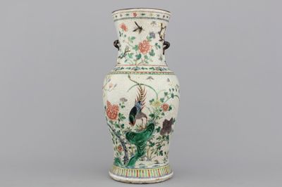 Vase à glaçure craquelée en porcelaine de Chine à décor d'oiseaux et de fleurs, famille verte, Nanking, 19e