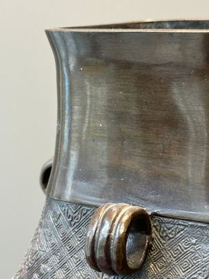 Vase archaïsant de type 'fanghu' en bronze, Chine, Ming — photo 10