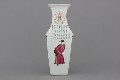 Vase carré en porcelaine de Chine à décor d'acteurs et de poèmes, Wu Shuang Pu, 19e