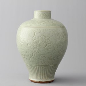 Vase céladon gravé en porcelaine de Chine, probablement Ming Longquan — photo 1