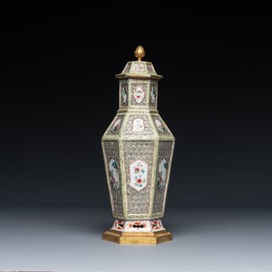 Vase couvert de forme hexagonale en porcelaine de Chine famille rose à monture en bronze doré, Qianlong — photo 3