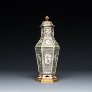 Vase couvert de forme hexagonale en porcelaine de Chine famille rose à monture en bronze doré, Qianlong — photo 5