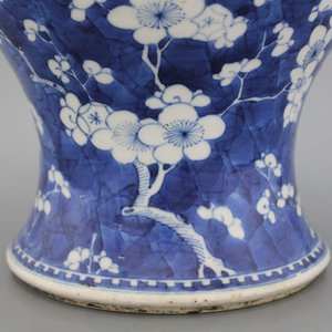 Vase couvert en porcelaine chinoise, bleu et blanc, Kangxi, 1661-1722 — photo 1