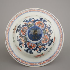 Vase couvert en porcelaine de Chine à décor floral Imari, Qianlong, 18e — photo 10