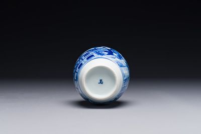 Vase couvert en porcelaine de Chine bleu et blanc à décor de pêcheurs dans un paysage fluvial, marque de jade, Kangxi — photo 6