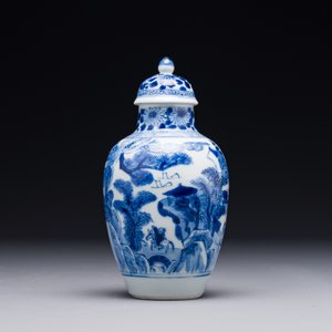 Vase couvert en porcelaine de Chine bleu et blanc à décor de pêcheurs dans un paysage fluvial, marque de jade, Kangxi — photo 4