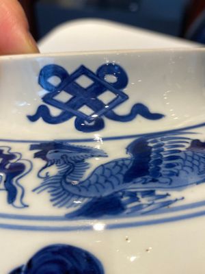 Vase couvert en porcelaine de Chine en bleu et blanc à décor de dames dans un jardin, marque de Chenghua, Kangxi — photo 25