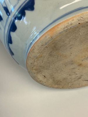 Vase couvert en porcelaine de Chine en bleu et blanc à décor 'Jia Guan Jin Jue 加官晉爵', époque Transition — photo 11