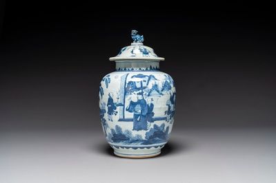 Vase couvert en porcelaine de Chine en bleu et blanc à décor 'Jia Guan Jin Jue 加官晉爵', époque Transition
