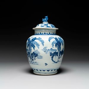 Vase couvert en porcelaine de Chine en bleu et blanc à décor 'Jia Guan Jin Jue 加官晉爵', époque Transition — photo 3