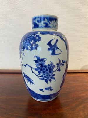 Vase couvert en porcelaine de Chine en bleu et blanc de type Hatcher, Shunzhi — photo 1