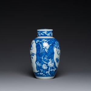 Vase couvert en porcelaine de Chine en bleu et blanc de type Hatcher, Shunzhi — photo 3
