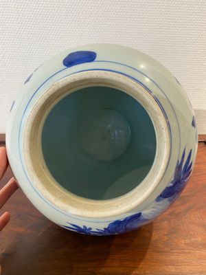 Vase couvert en porcelaine de Chine en bleu et blanc, époque Transition — photo 10