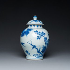 Vase couvert en porcelaine de Chine en bleu et blanc, époque Transition — photo 2