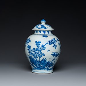 Vase couvert en porcelaine de Chine en bleu et blanc, époque Transition — photo 3