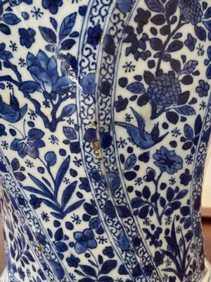 Vase couvert en porcelaine de Chine en bleu et blanc, Kangxi — photo 8
