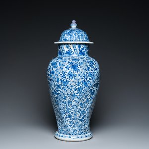 Vase couvert en porcelaine de Chine en bleu et blanc, Kangxi — photo 4