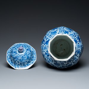 Vase couvert en porcelaine de Chine en bleu et blanc, Kangxi — photo 5