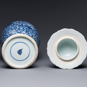Vase couvert en porcelaine de Chine en bleu et blanc, Kangxi — photo 3