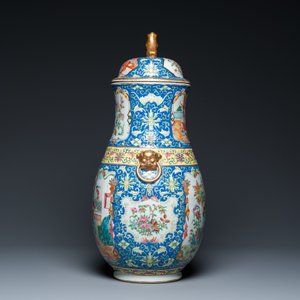 Vase couvert en porcelaine de Chine famille rose de Canton à fond bleu, 19ème — photo 2