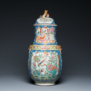 Vase couvert en porcelaine de Chine famille rose de Canton à fond bleu, 19ème — photo 3