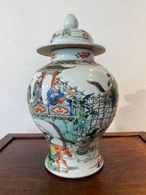 Vase couvert en porcelaine de Chine famille verte, 19ème — photo 3