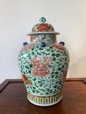 Vase couvert en porcelaine de Chine famille verte à décor de pivoines, Kangxi — photo 3