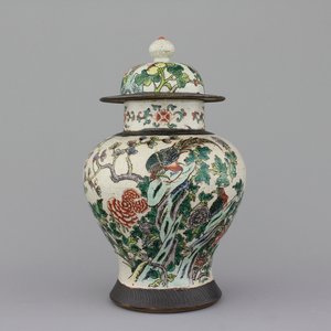 Vase couvert en porcelaine de Chine, famille verte, Nanking, 19e — photo 1