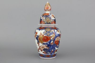 Vase couvert en porcelaine de Japon Imari, 18e-19e