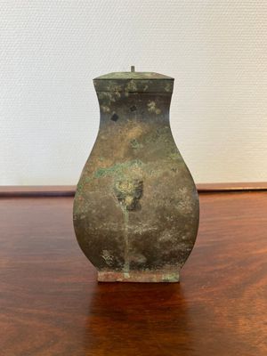 Vase couvert rituel de type 'fang hu', Chine, Période des Royaumes Combattants, 5/4ème av. J.-C. — photo 2