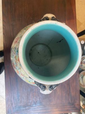 Vase de fome 'hu' en porcelaine de Chine famille rose à décor 'millefleurs', marque de Qianlong, République — photo 3