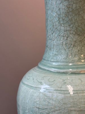Vase de forme balustre en porcelaine de Chine céladon de Longquan à décor incisé, Ming — photo 13