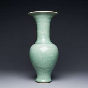 Vase de forme balustre en porcelaine de Chine céladon de Longquan à décor incisé, Ming — photo 1